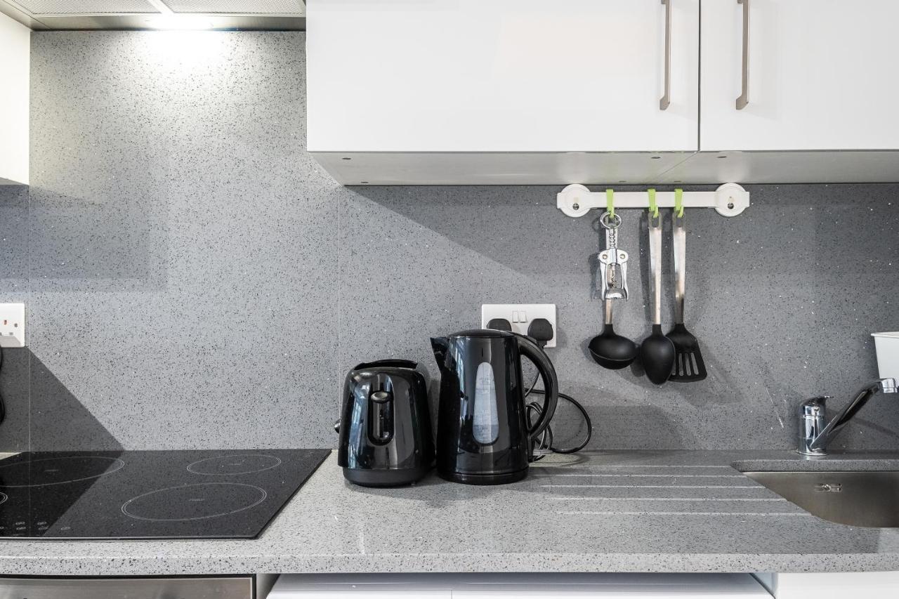 Securematics Superior Studio Apartments Londra Esterno foto
